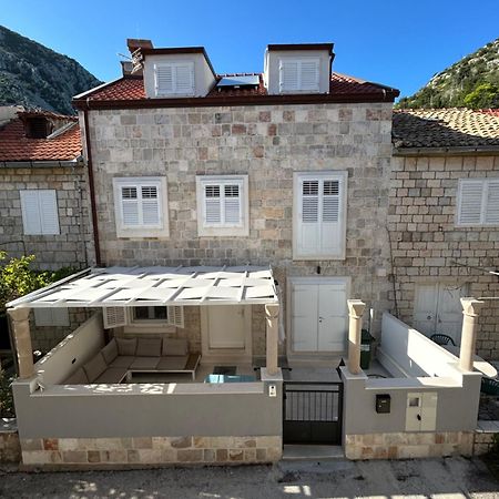 @Trstenik Trstenik  Buitenkant foto