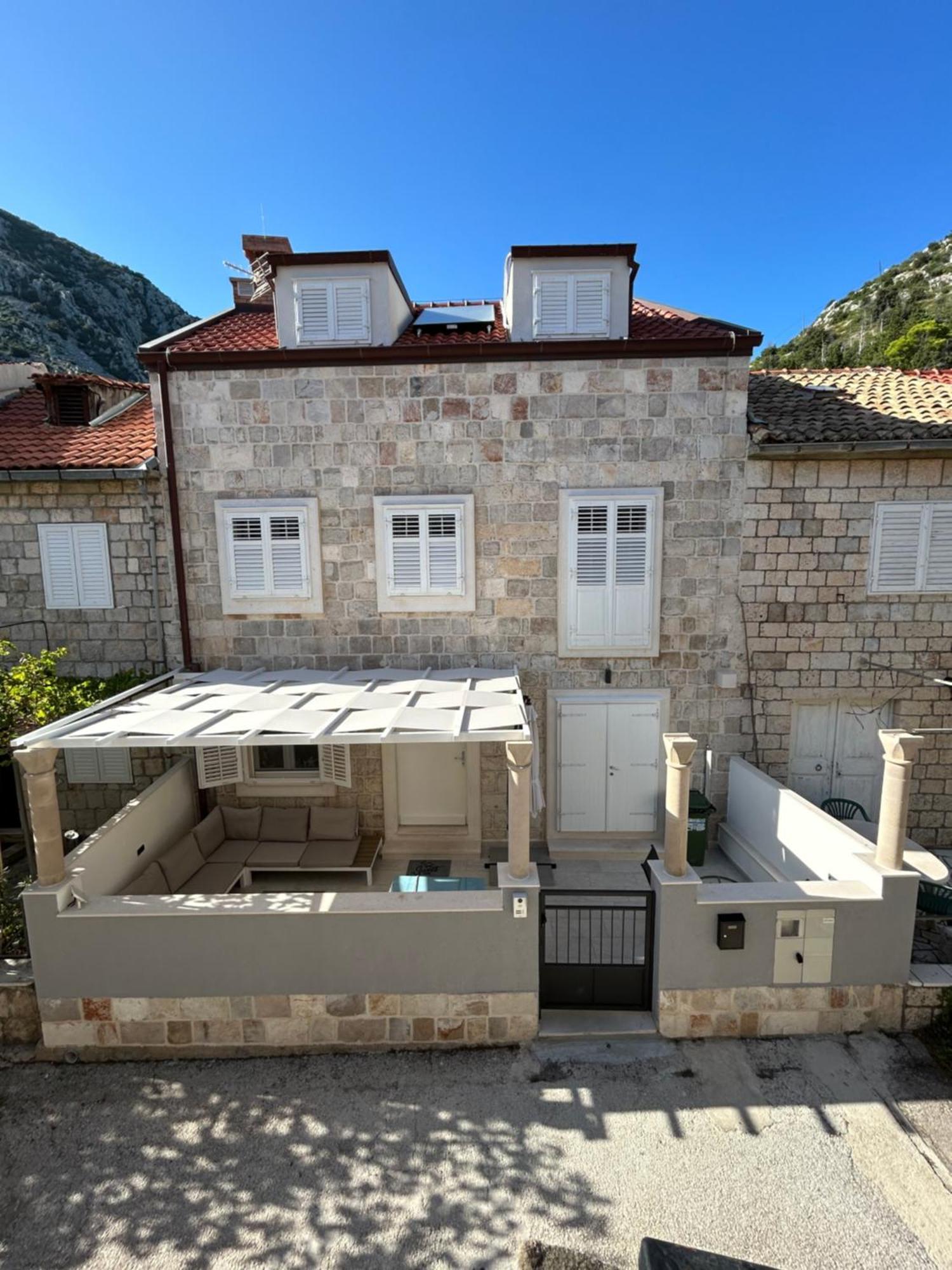 @Trstenik Trstenik  Buitenkant foto